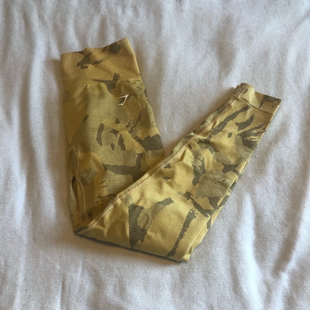 Gymshark gold Camo scrunch bum leggings size Small